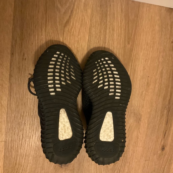 adidas Yeezy Boost 350 V2 - Picture 5 of 6
